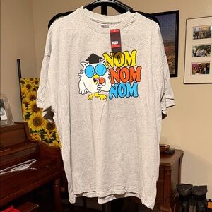 Men's Gray Graphic 'Nom Nom Nom' Owl Short Sleeve Tee